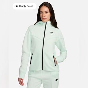 NWT Nike Tech Fleece Windrunner XS